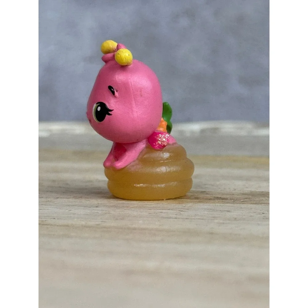 Hatchimals CollEGGtibles Pink Caterpillar Critter‎ in Nest Toy 80719ASV